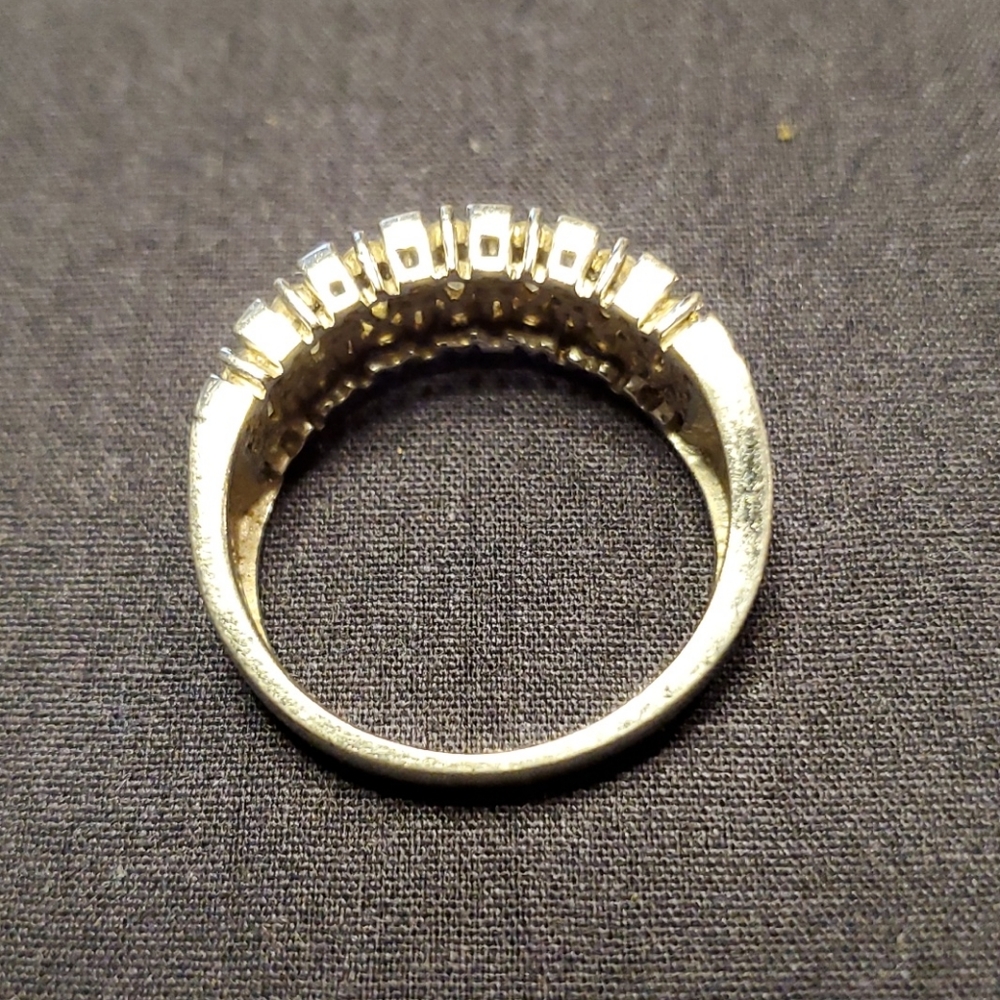 Sterling Silver and CZ Ladies Ring - Picture 2 of 8